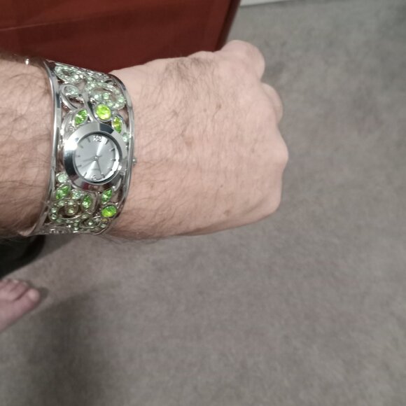 Unbranded Ladies Cuff Style Bracelet Watch - Picture 2 of 10